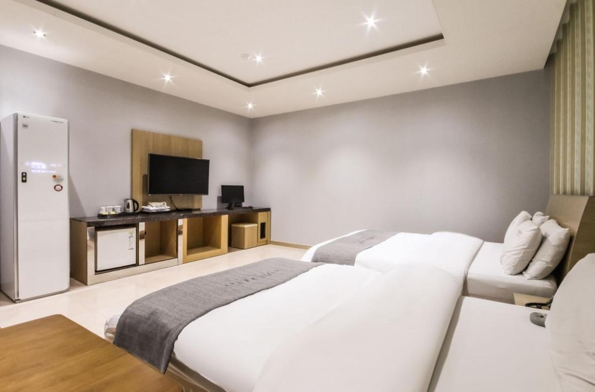 Gallery Hotel Gwangju Metropolitan City Bagian luar foto