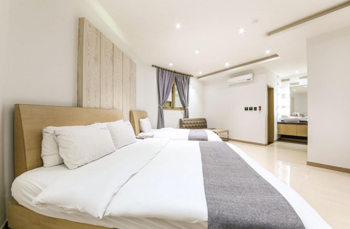 Gallery Hotel Gwangju Metropolitan City Bagian luar foto