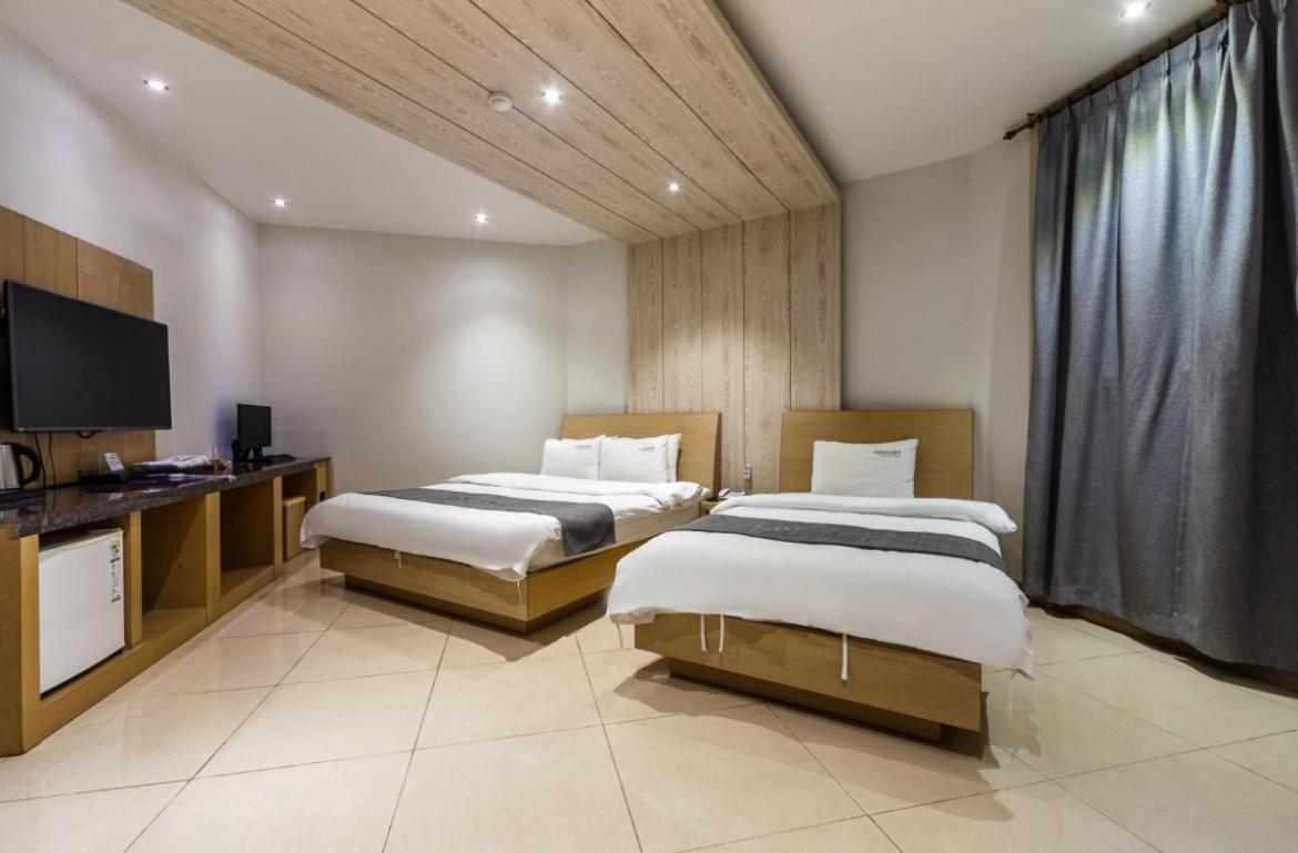 Gallery Hotel Gwangju Metropolitan City Bagian luar foto