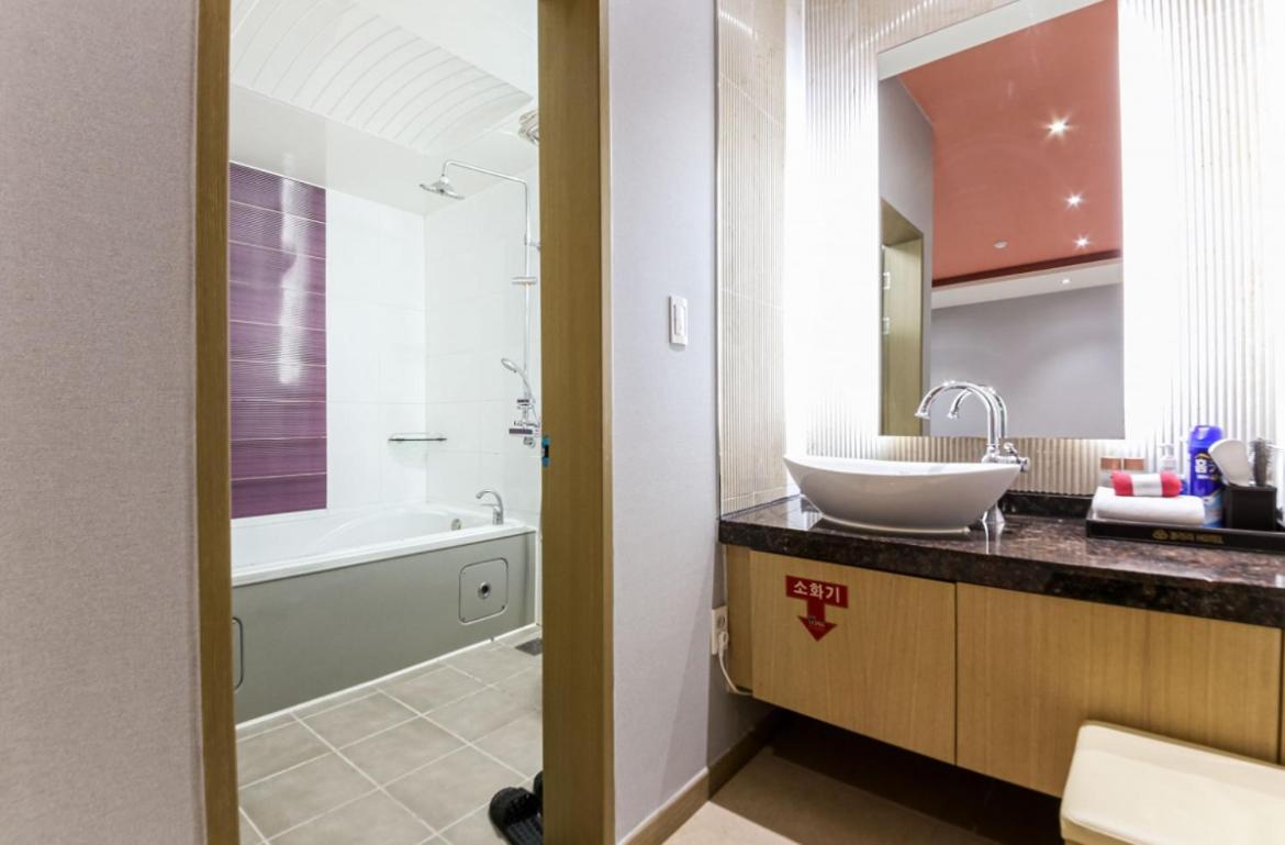 Gallery Hotel Gwangju Metropolitan City Bagian luar foto