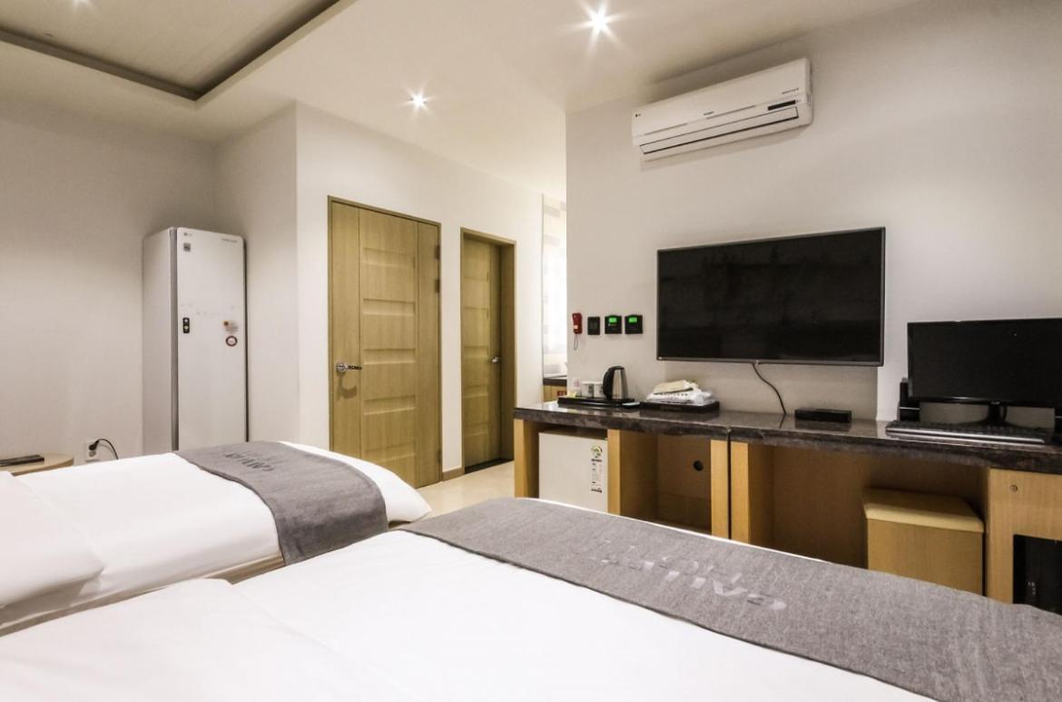 Gallery Hotel Gwangju Metropolitan City Bagian luar foto