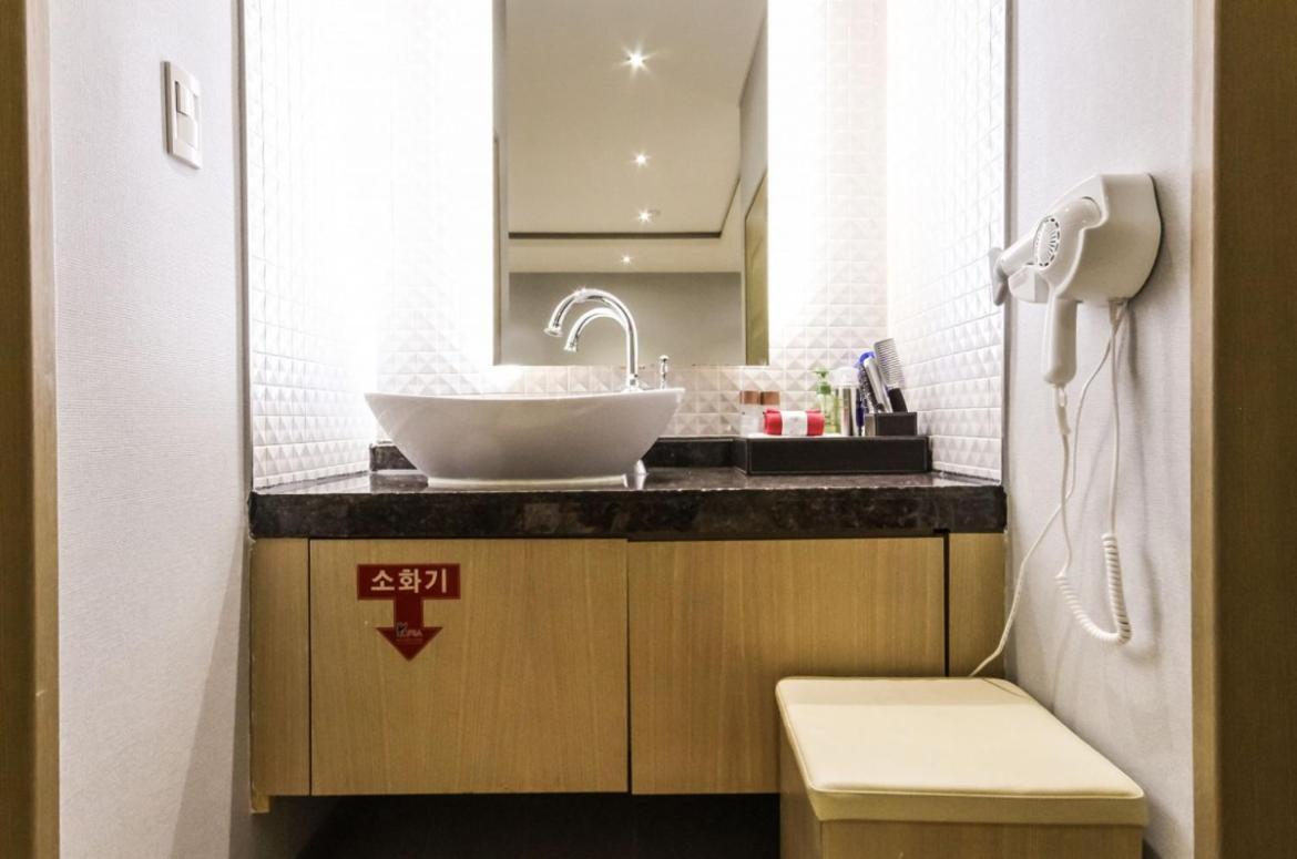 Gallery Hotel Gwangju Metropolitan City Bagian luar foto
