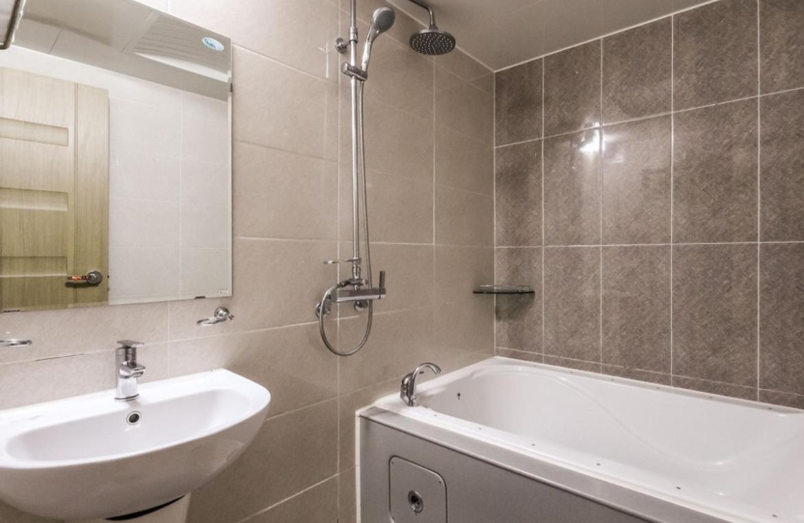 Gallery Hotel Gwangju Metropolitan City Bagian luar foto
