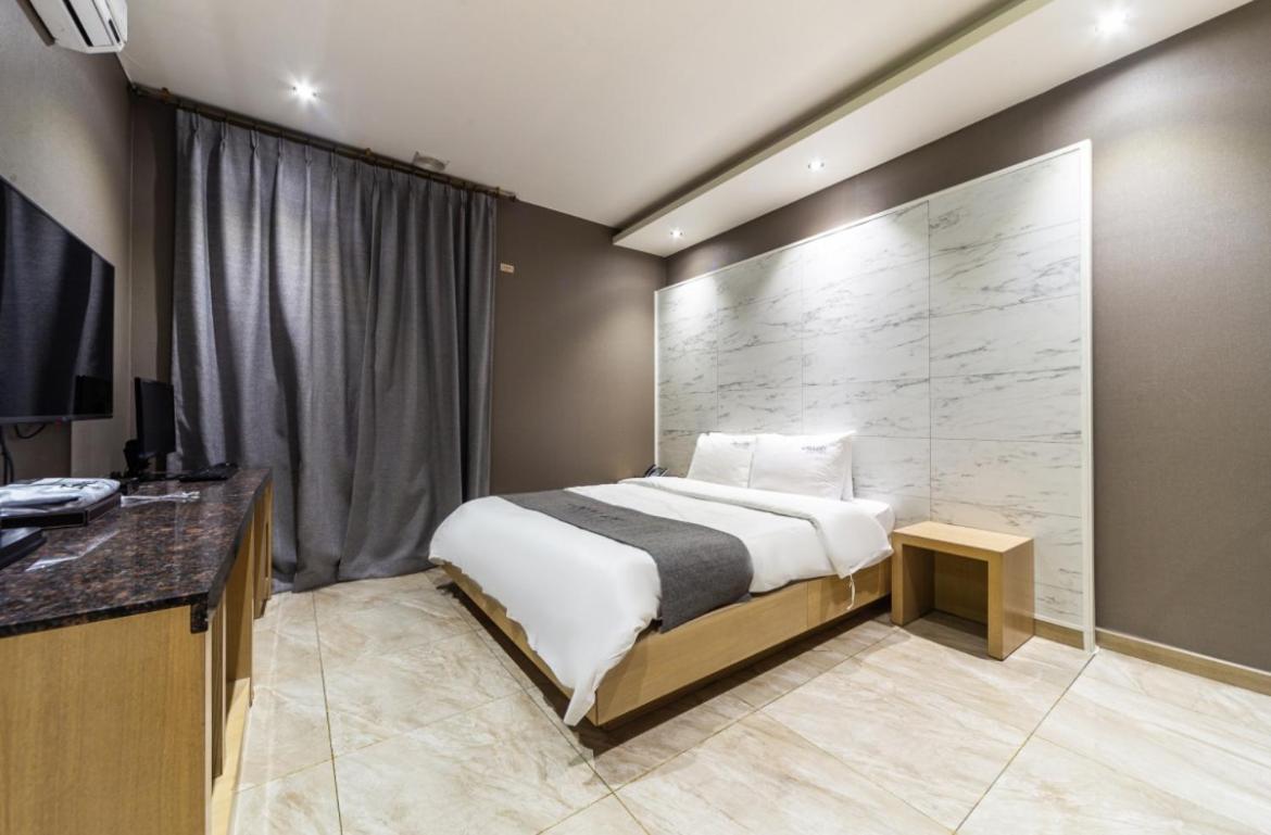Gallery Hotel Gwangju Metropolitan City Bagian luar foto