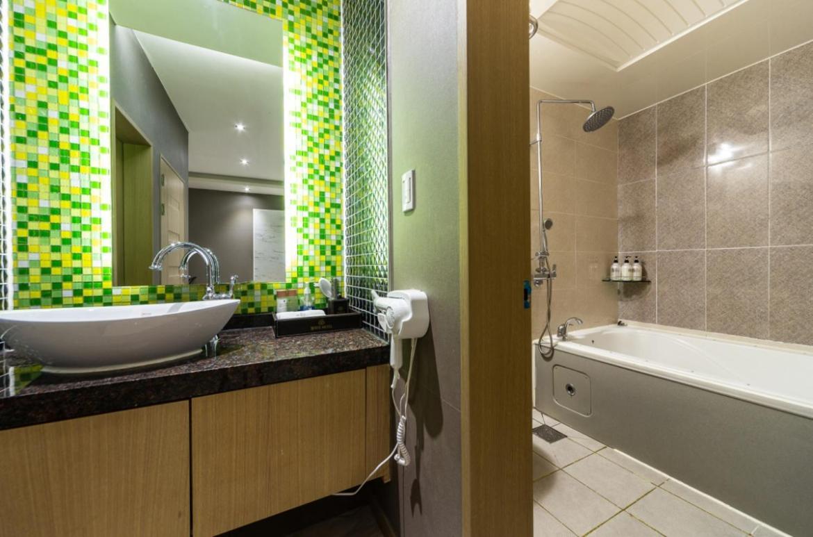 Gallery Hotel Gwangju Metropolitan City Bagian luar foto