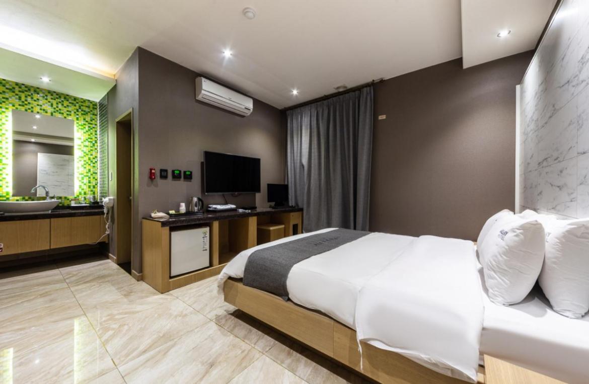 Gallery Hotel Gwangju Metropolitan City Bagian luar foto