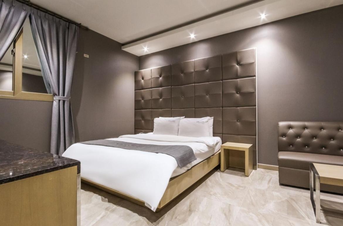 Gallery Hotel Gwangju Metropolitan City Bagian luar foto