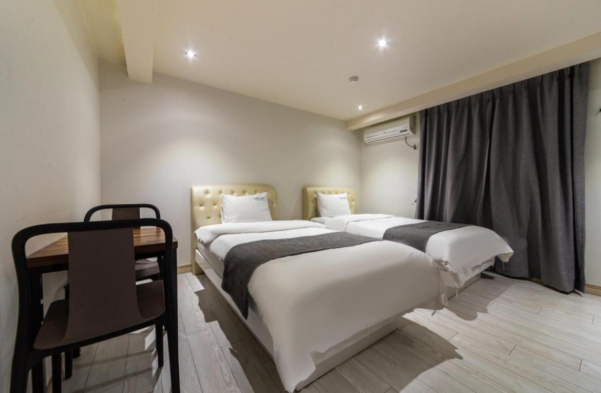 Gallery Hotel Gwangju Metropolitan City Bagian luar foto