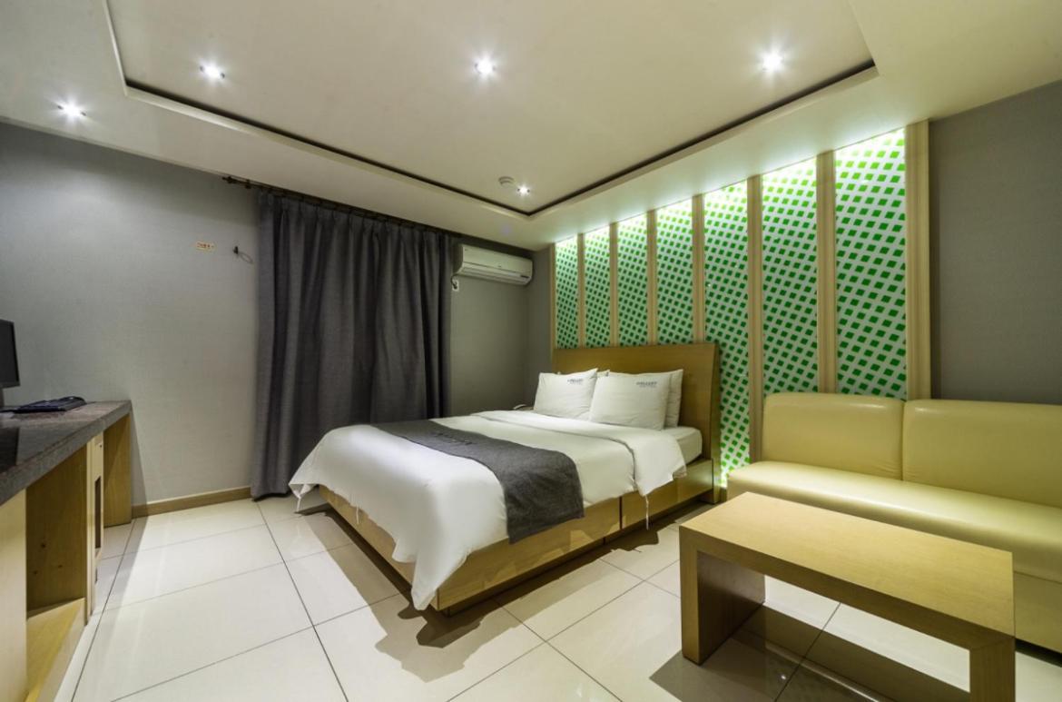 Gallery Hotel Gwangju Metropolitan City Bagian luar foto