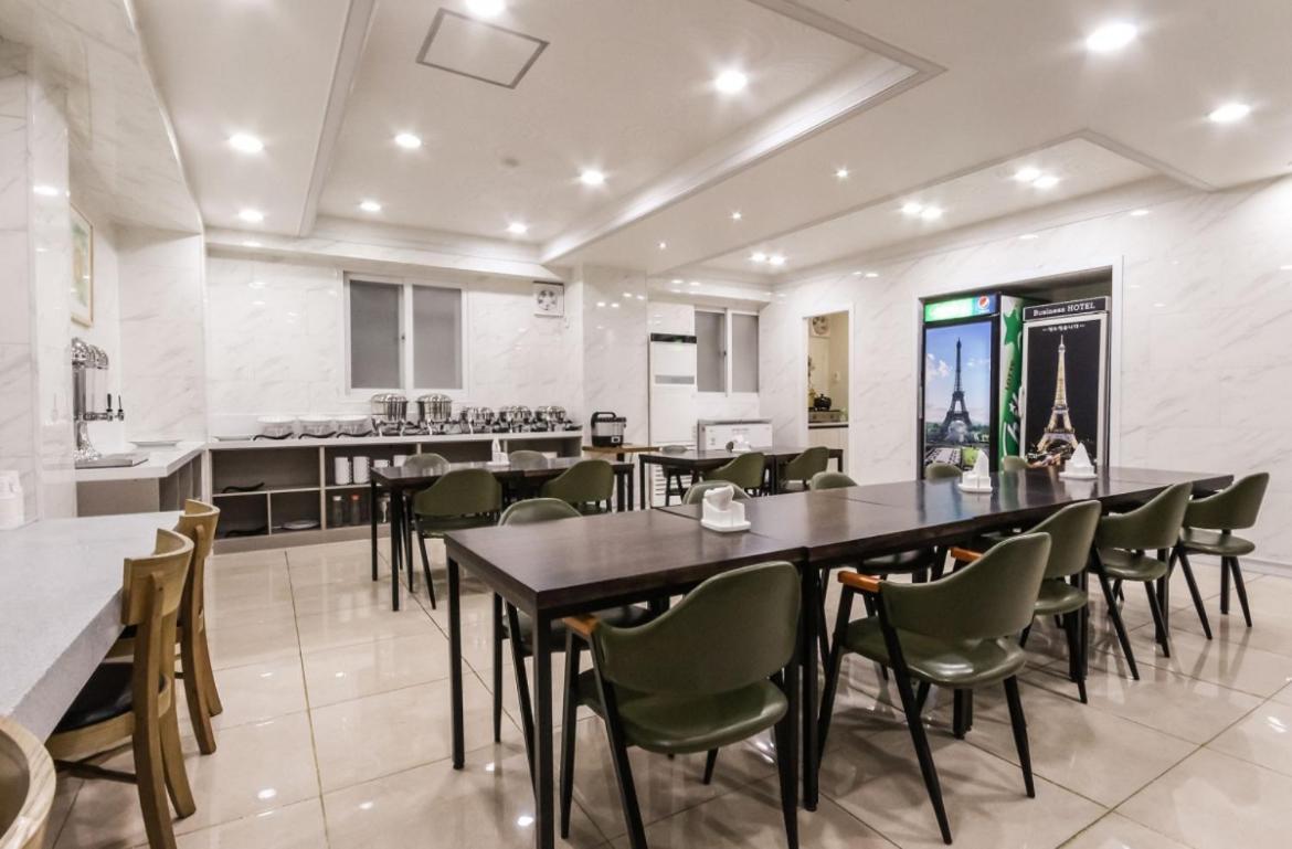 Gallery Hotel Gwangju Metropolitan City Bagian luar foto