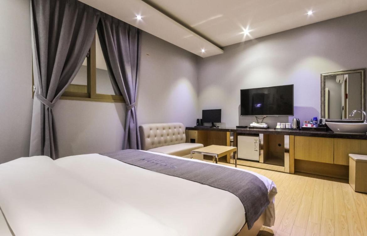 Gallery Hotel Gwangju Metropolitan City Bagian luar foto